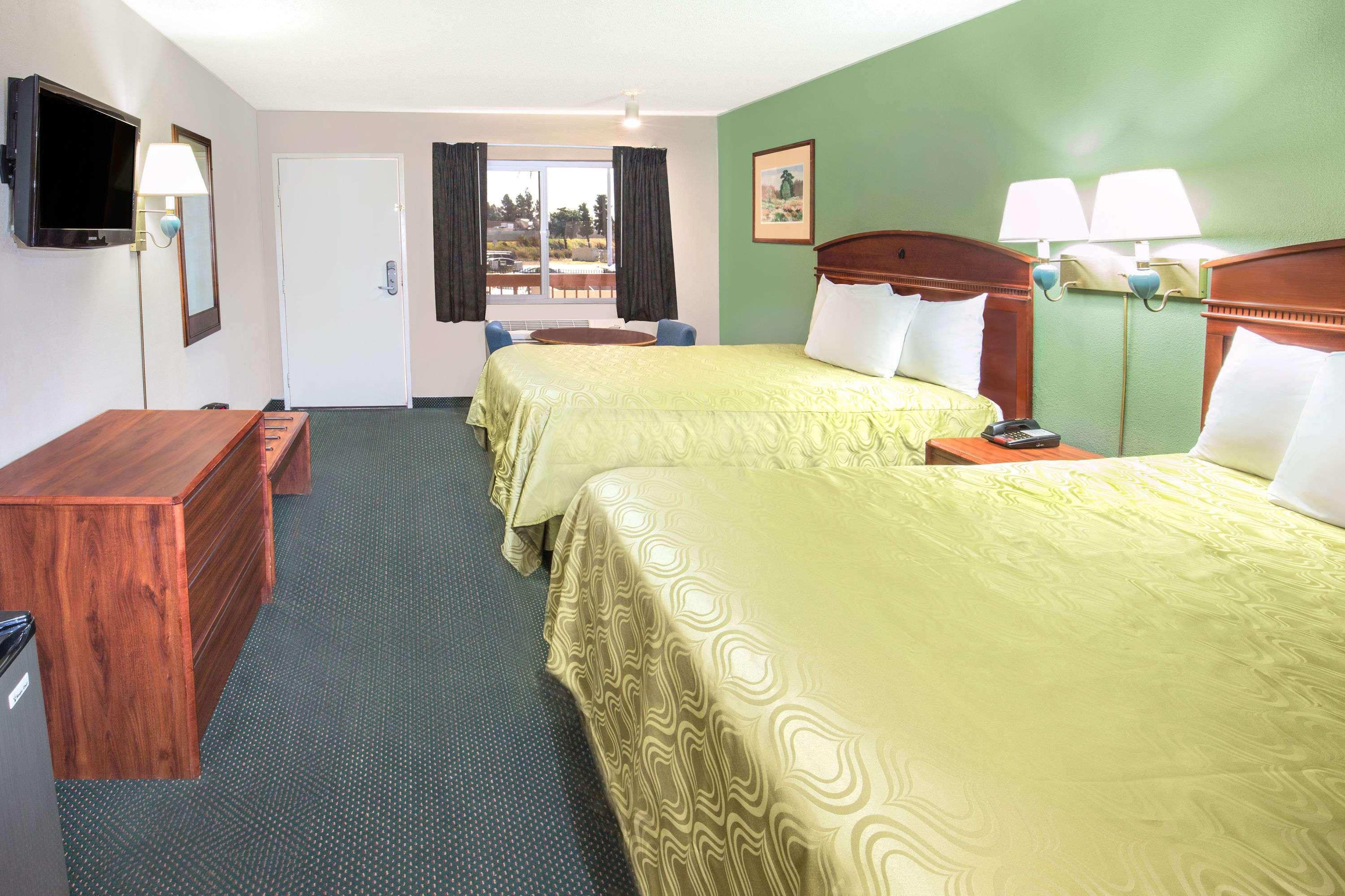 Days Inn By Wyndham Ontario Airport Zewnętrze zdjęcie
