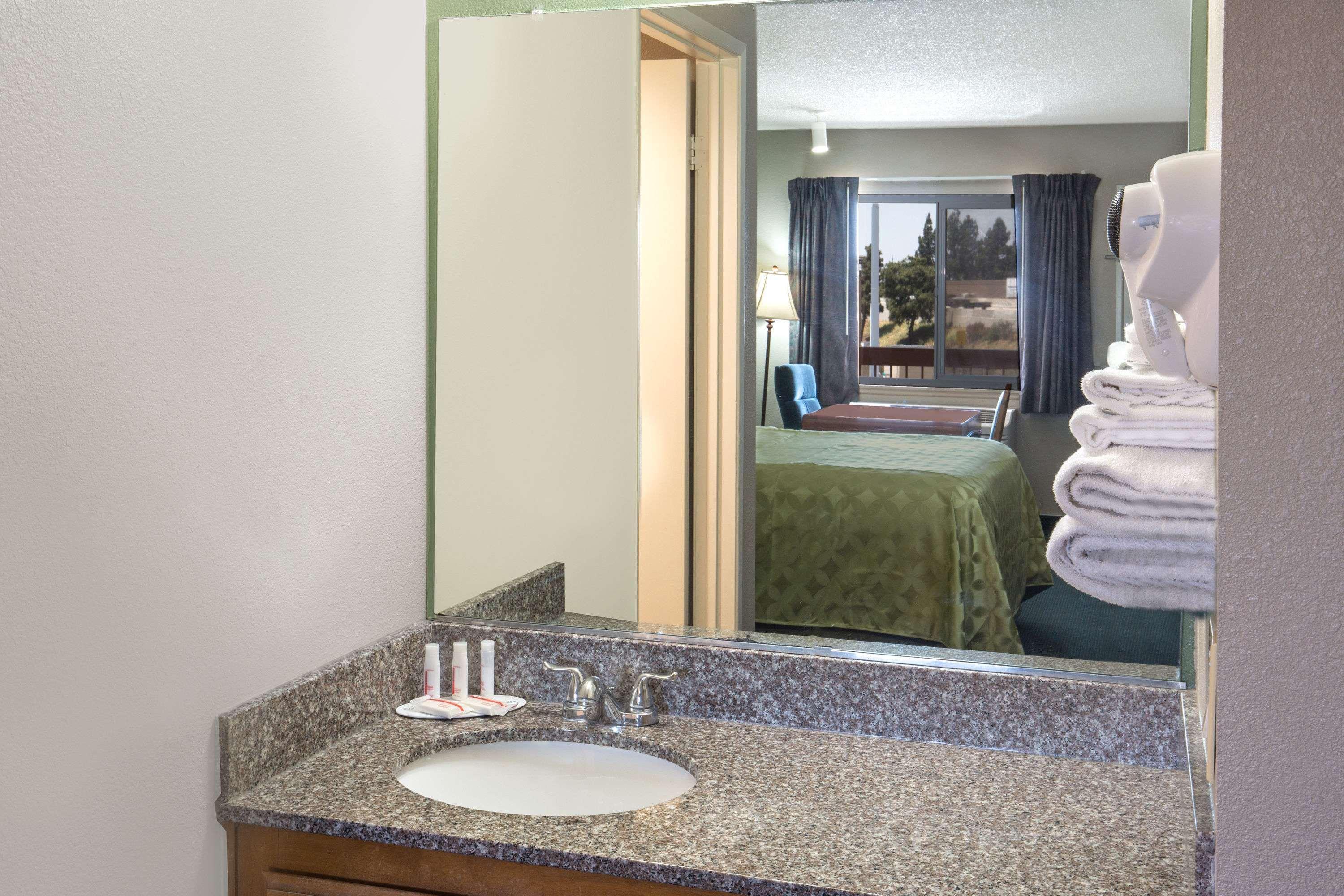 Days Inn By Wyndham Ontario Airport Zewnętrze zdjęcie