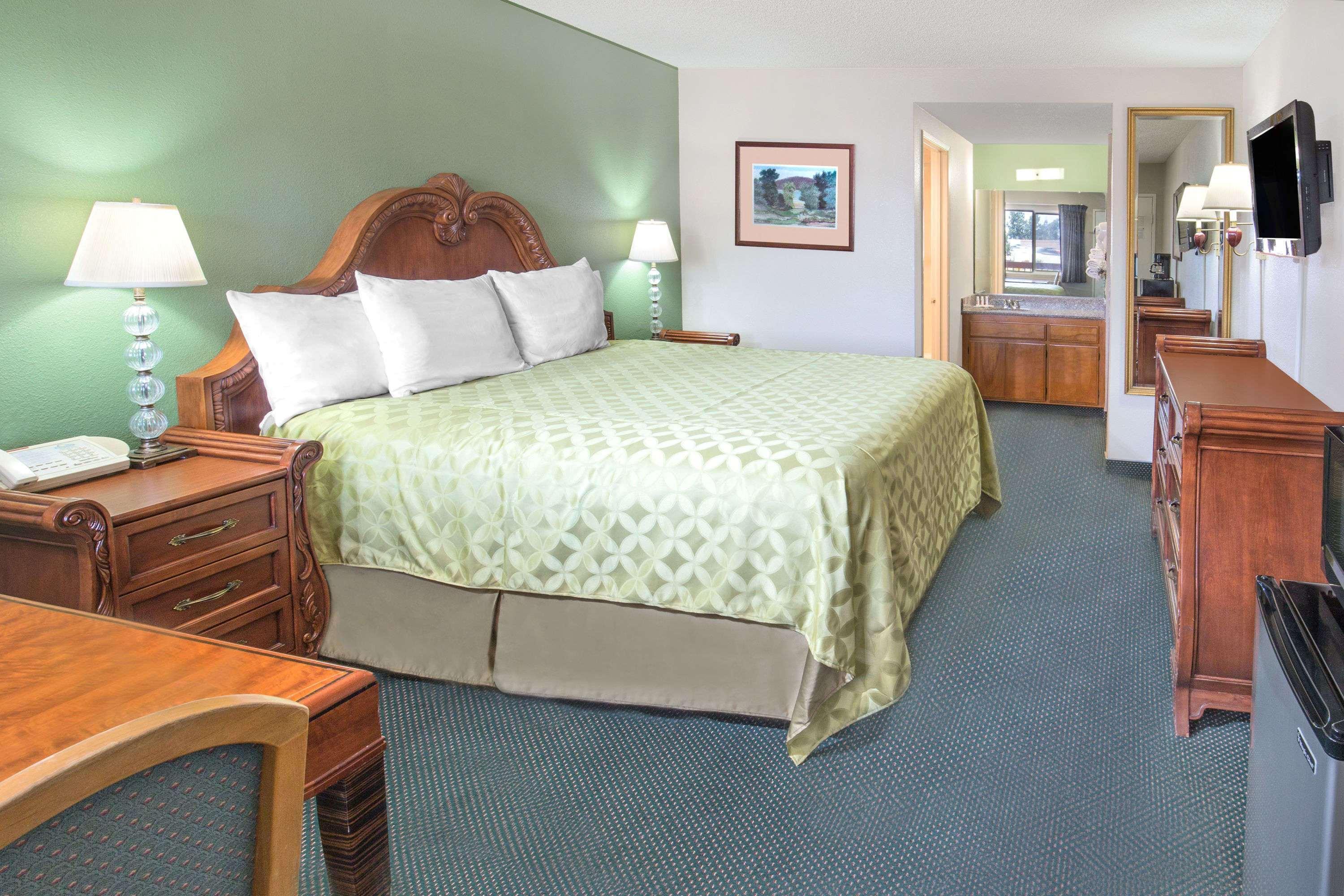 Days Inn By Wyndham Ontario Airport Zewnętrze zdjęcie