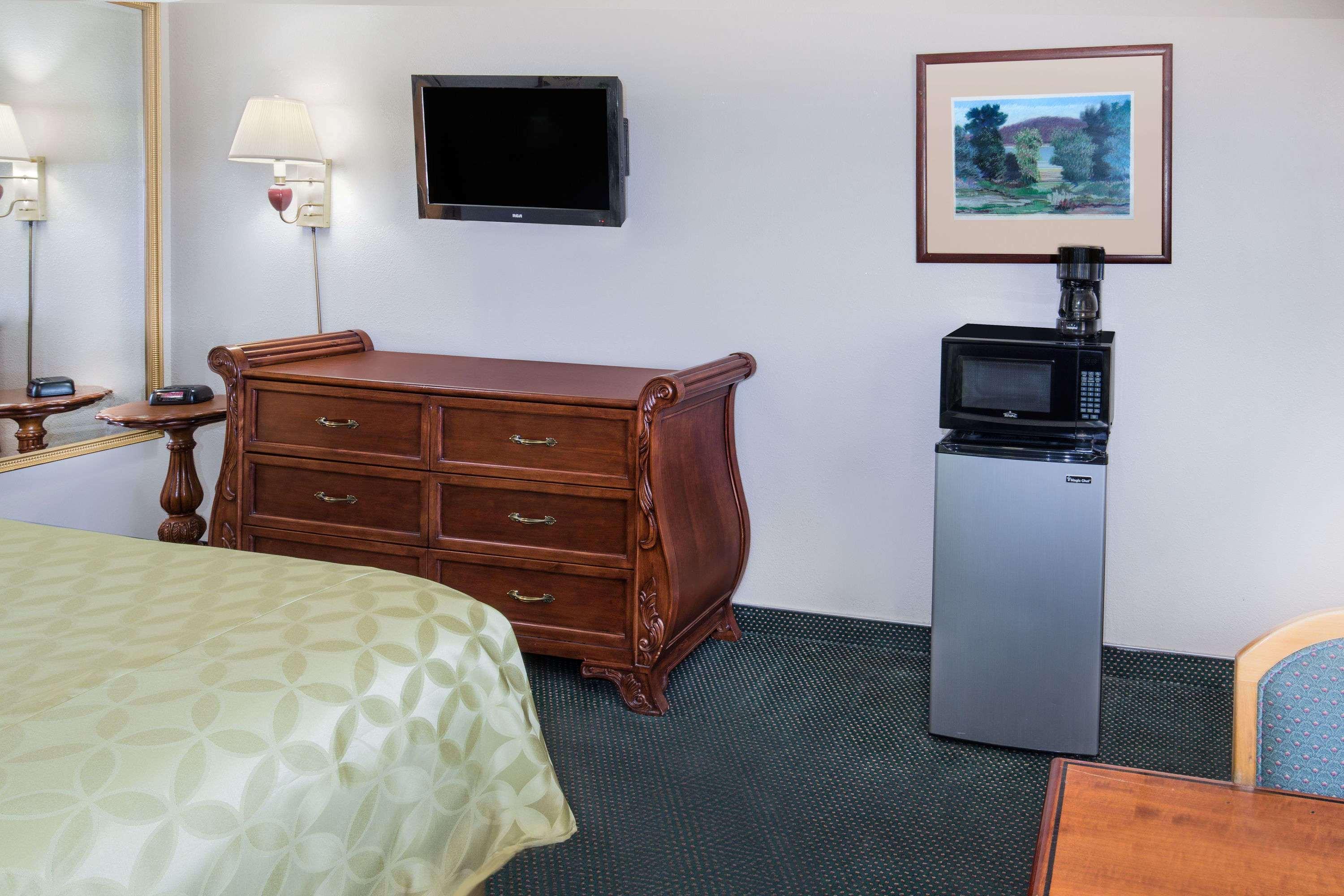 Days Inn By Wyndham Ontario Airport Zewnętrze zdjęcie