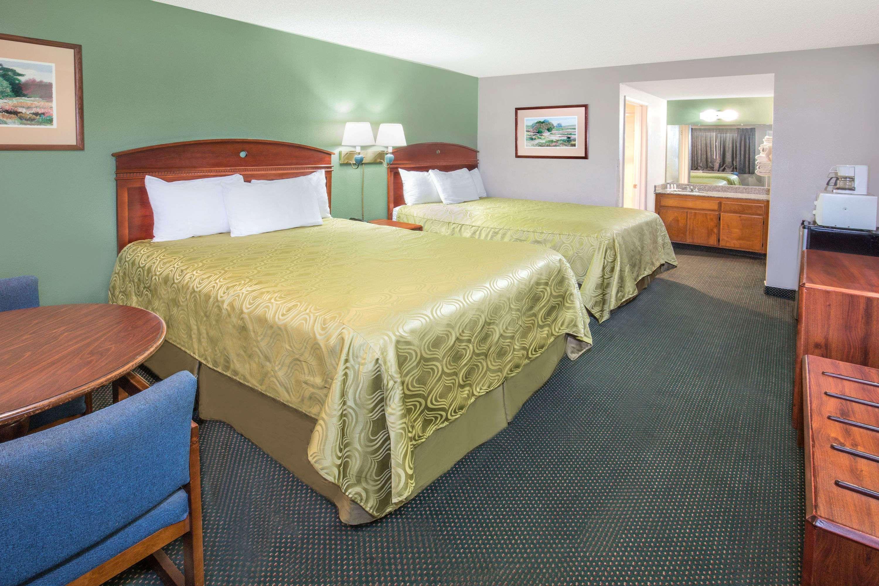 Days Inn By Wyndham Ontario Airport Zewnętrze zdjęcie