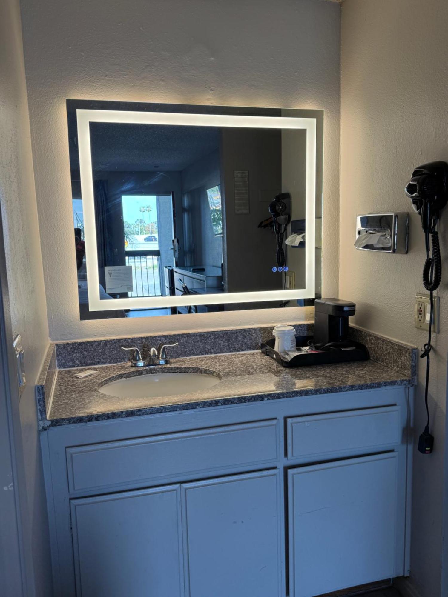 Days Inn By Wyndham Ontario Airport Zewnętrze zdjęcie