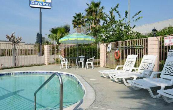 Days Inn By Wyndham Ontario Airport Zewnętrze zdjęcie