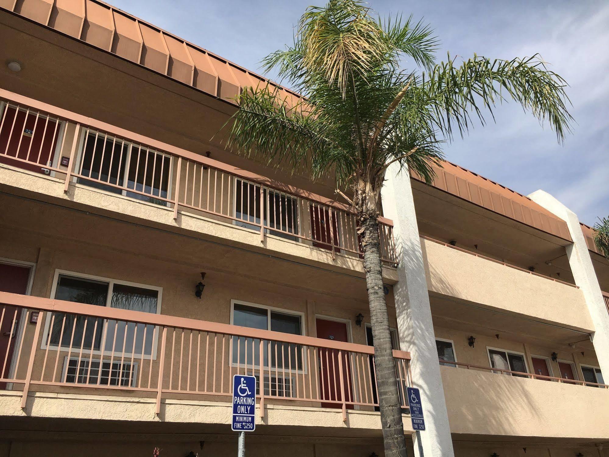 Days Inn By Wyndham Ontario Airport Zewnętrze zdjęcie