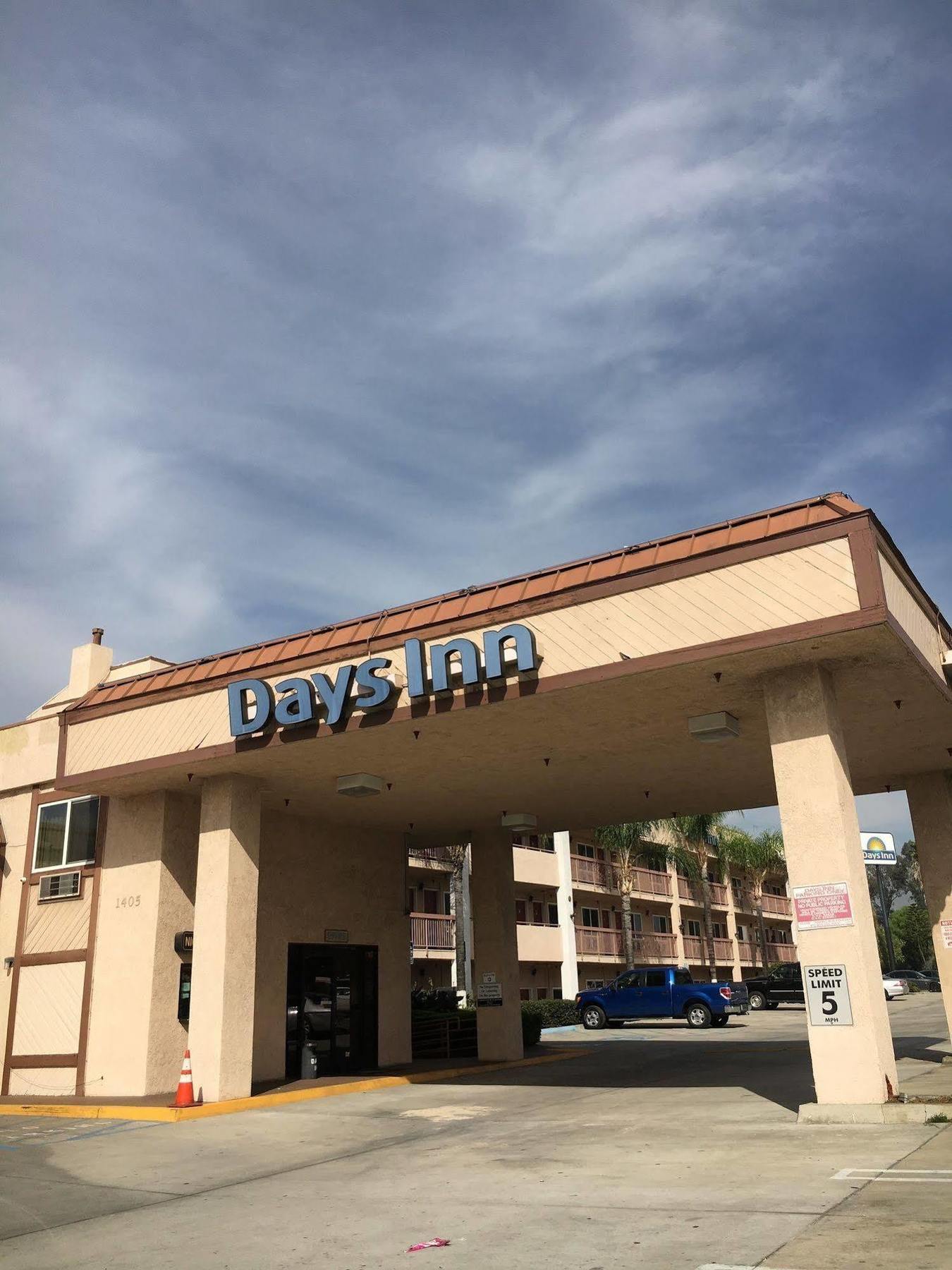 Days Inn By Wyndham Ontario Airport Zewnętrze zdjęcie