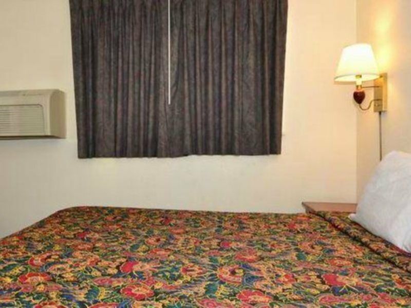 Days Inn By Wyndham Ontario Airport Zewnętrze zdjęcie