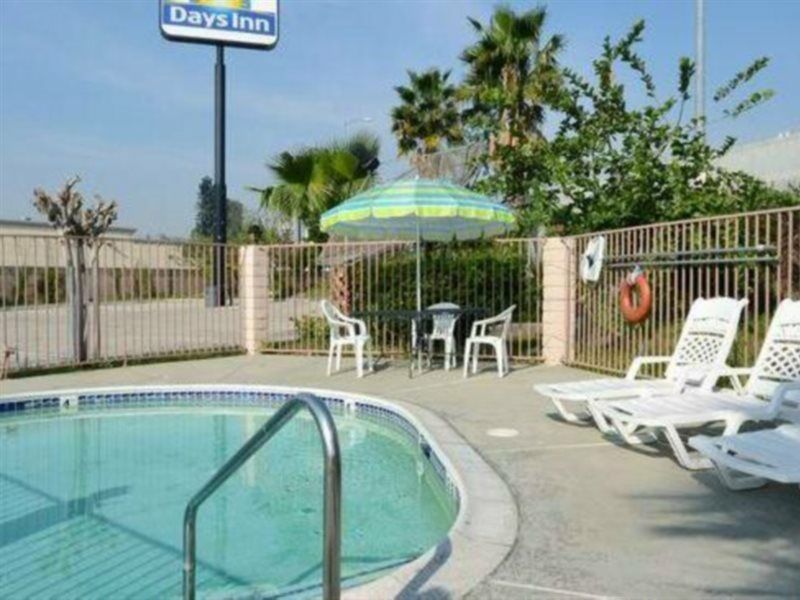 Days Inn By Wyndham Ontario Airport Zewnętrze zdjęcie